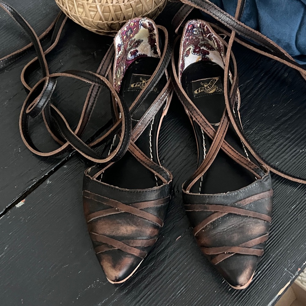 Freebird By Steven Eryn Distressed Black/Brown  Lace Up Ballet Leather Flats 9 - Picture 5 of 14